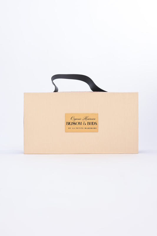 Blossom & Buds Christmas gift set: SLS-free shampoo, conditioner and 572-bristle brush